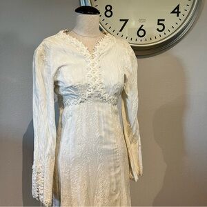 Vintage White/Cream Velvet Lace-Embellished Wedding Dress